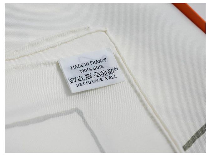 Hermès Libre Comme Pégase Seidentuch 90 cm - Weiß Grau - Ansicht 12