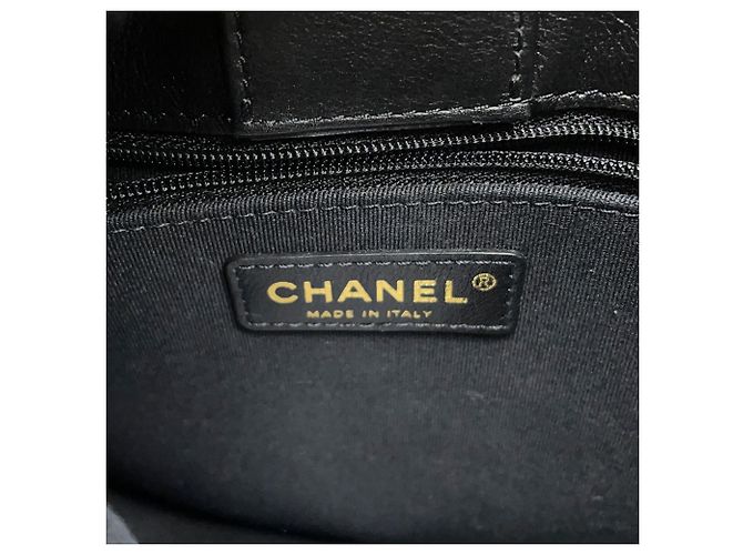 Timeless Borsa a tracolla Chanel Matelassé in pelle d'agnello nera Nero - vista 13