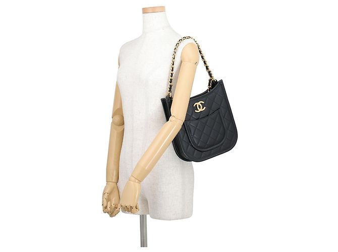 Timeless Borsa a tracolla Chanel Matelassé in pelle d'agnello nera Nero - vista 4