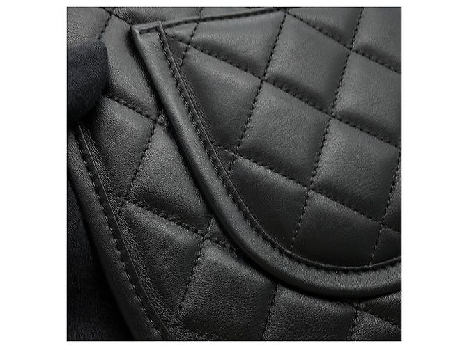 Timeless Borsa a tracolla Chanel Matelassé in pelle d'agnello nera Nero - vista 7