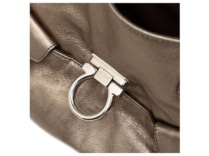 Borsa Salvatore Ferragamo Gancini D'oro - vista 4