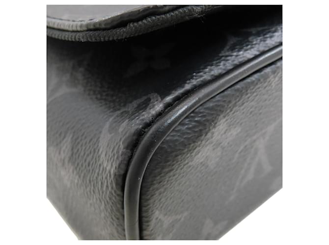 Borsa a tracolla Louis Vuitton Monogram Eclipse District PM Nero - vista 15