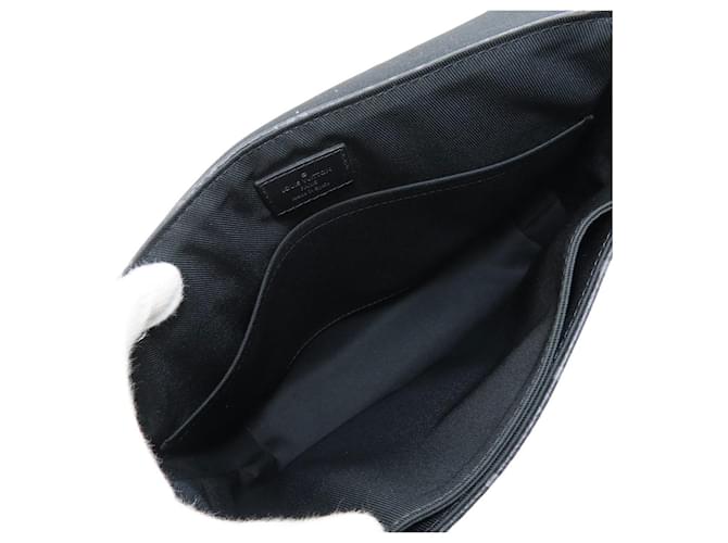 Borsa a tracolla Louis Vuitton Monogram Eclipse District PM Nero - vista 5