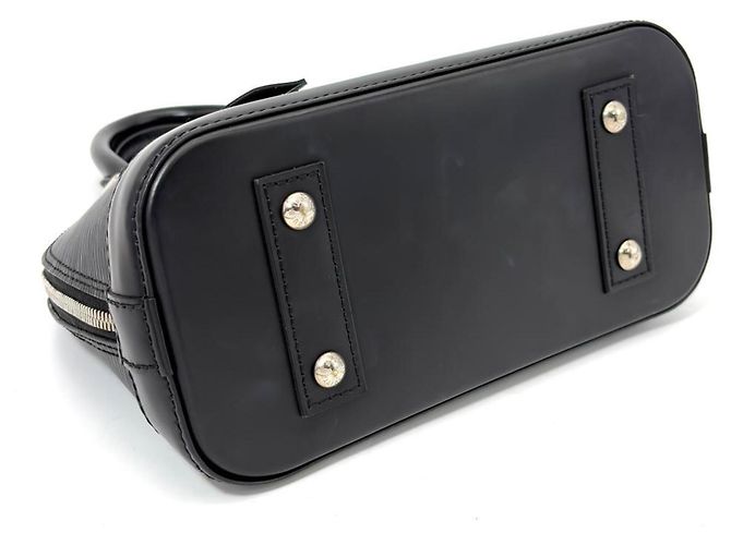 Borsa Louis Vuitton Alma BB in pelle Epi nera Nero - vista 4