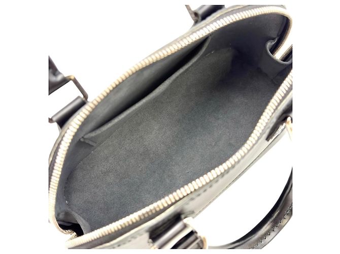 Borsa Louis Vuitton Alma BB in pelle Epi nera Nero - vista 5