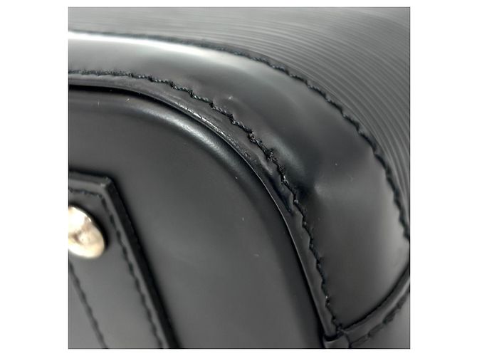 Borsa Louis Vuitton Alma BB in pelle Epi nera Nero - vista 6