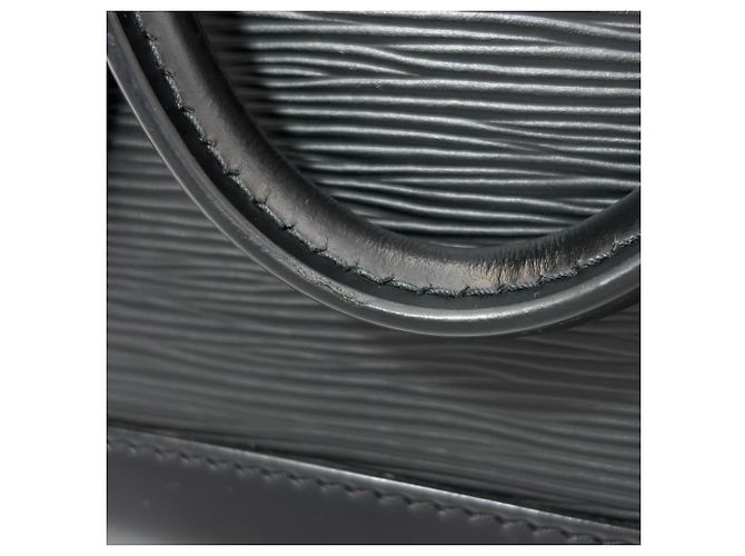 Borsa Louis Vuitton Alma BB in pelle Epi nera Nero - vista 7