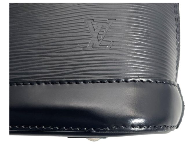Borsa Louis Vuitton Alma BB in pelle Epi nera Nero - vista 9