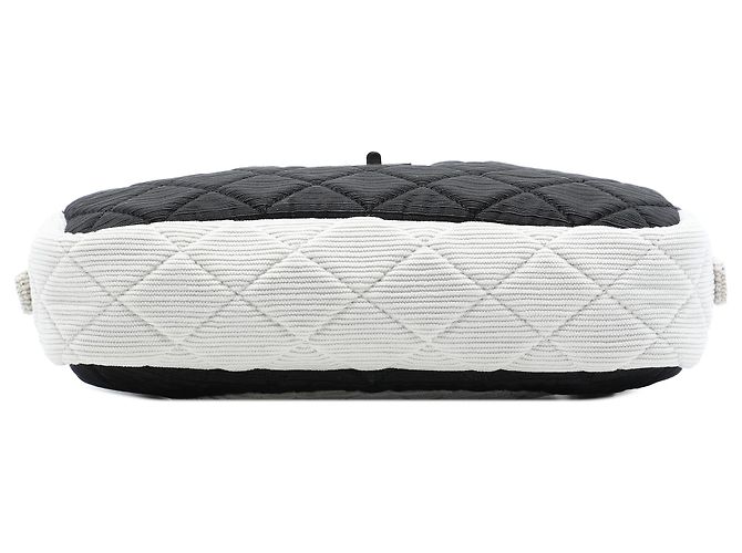 Chanel Reissue 2.55 Camera Case aus gestepptem Nylon in Schwarz Bicolor - Ansicht 3