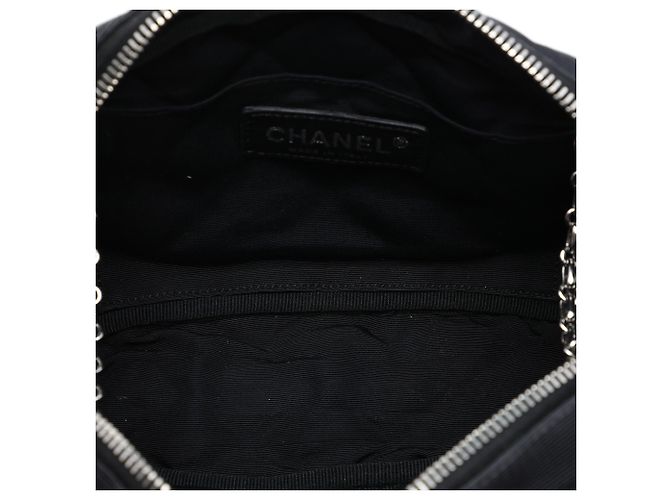 Chanel Reissue 2.55 Camera Case aus gestepptem Nylon in Schwarz Bicolor - Ansicht 4