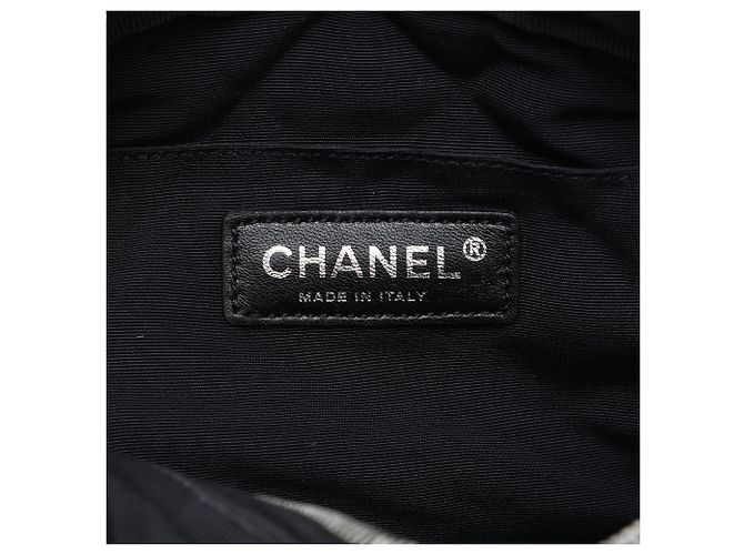 Chanel Reissue 2.55 Camera Case aus gestepptem Nylon in Schwarz Bicolor - Ansicht 5