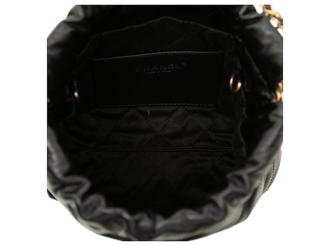 Borsa Chanel 22 Mini in vitello lucido nero - vista 4
