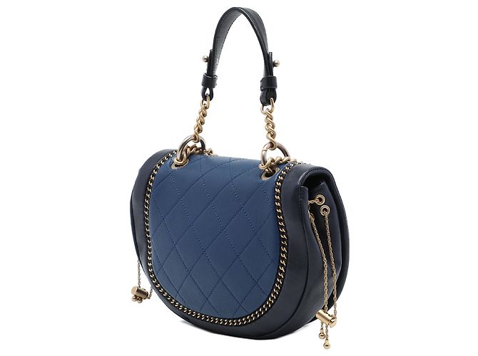 Bolsa Saddle Chanel Blue Small em pele de cordeiro acolchoada com detalhe de corrente Azul - vista 2