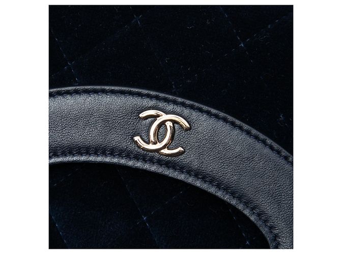 Chanel Blue Small Quilted Velvet 31 Clutch Blu navy - vista 5