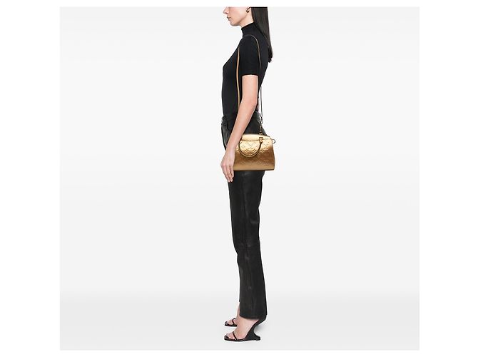 Louis Vuitton Gold Monogram Vernis Brea PM D'oro - vista 6
