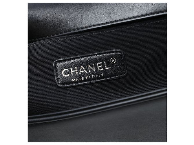 Chanel Black Old Medium Quilted Lambskin Boy Flap Nero - vista 5