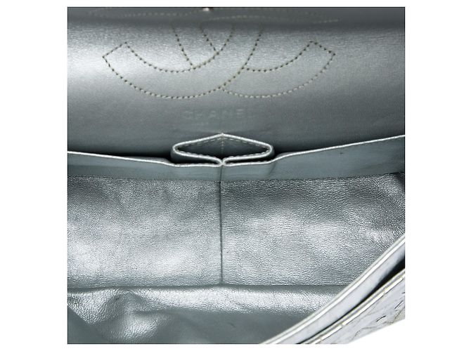 Chanel Silver Quilted Metallic Striped Aged Calfskin Reissue 2.55 Double Flap 226 Argento - vista 4