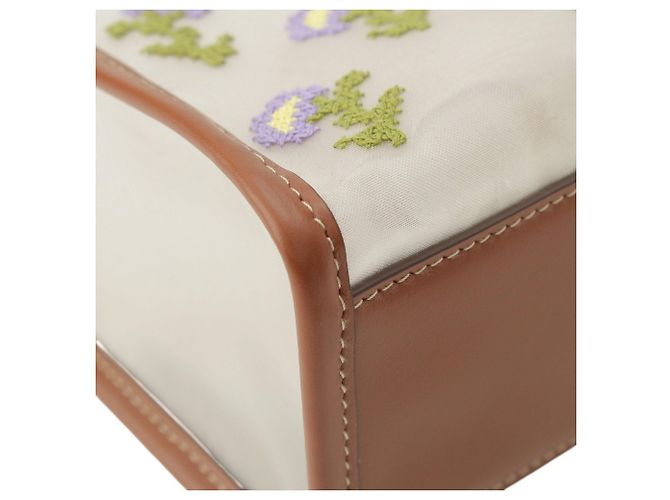 Sac à main Miu Miu en maille brodée avec garnitures en cuir blanc - vue 10