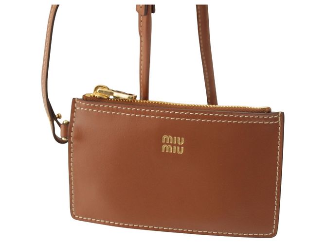 Sac à main Miu Miu en maille brodée avec garnitures en cuir blanc - vue 11