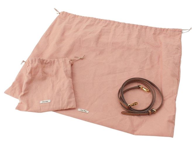 Sac à main Miu Miu en maille brodée avec garnitures en cuir blanc - vue 12