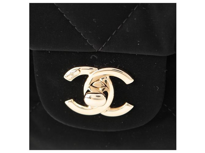 Borsa Bowling Chanel in nylon effetto velluto matelassé Large CC Nera Nero - vista 10