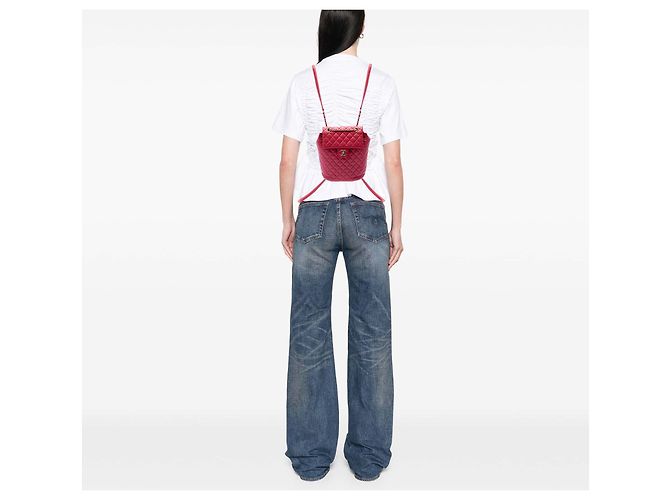 Chanel Urban Spirit Mini Rucksack aus gestepptem Lammleder in Rot - Ansicht 6