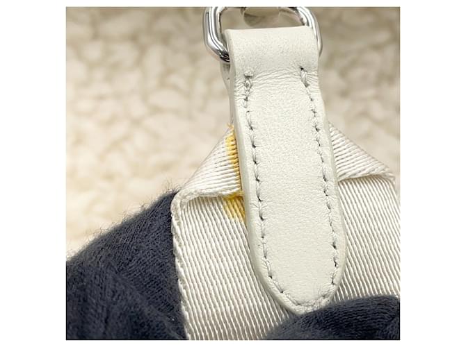 Borsa Tote piccola Prada Triangle in shearling Bianco - vista 13