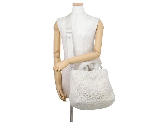 Borsa Tote piccola Prada Triangle in shearling Bianco - vista 5