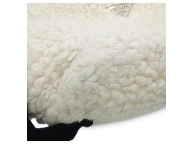 Borsa Tote piccola Prada Triangle in shearling Bianco - vista 7