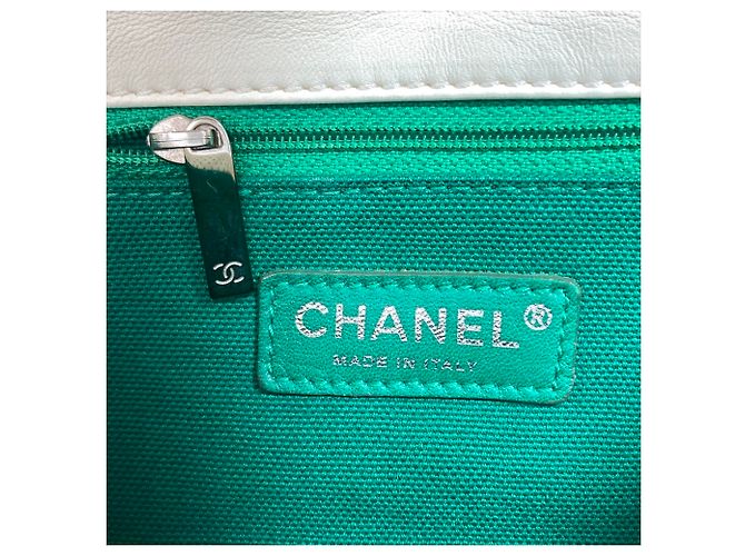 Borsa a tracolla con catena Chanel verde e bianca Bianco - vista 9