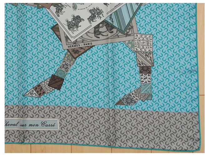 Hermès A Cheval sur mon Carré Seidentuch 90cm Hellblau Grau Braun Weiß - Ansicht 5