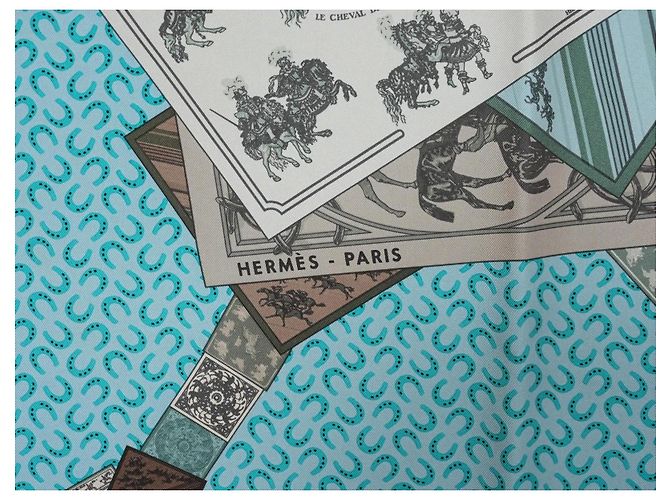 Hermès A Cheval sur mon Carré Seidentuch 90cm Hellblau Grau Braun Weiß - Ansicht 9
