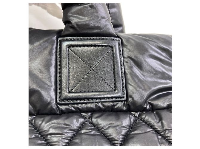 Borsa a mano Chanel A48610 Coco Cocoon PM Nero - vista 12