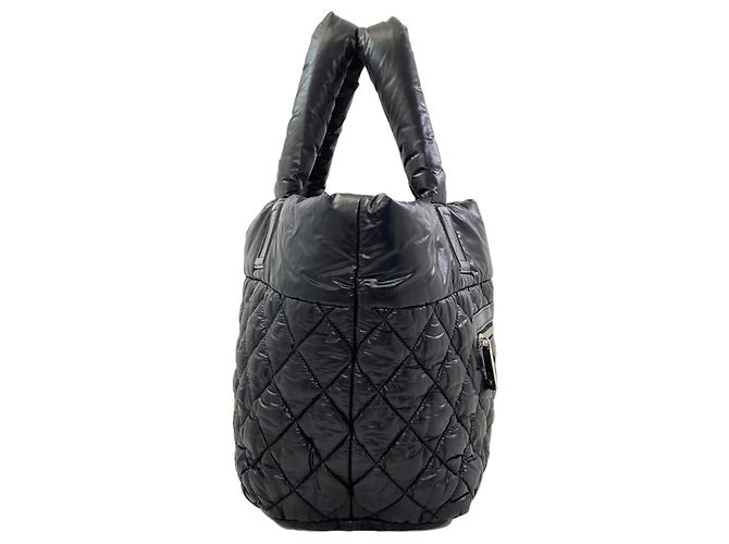 Borsa a mano Chanel A48610 Coco Cocoon PM Nero - vista 3