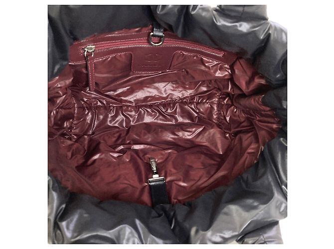 Borsa a mano Chanel A48610 Coco Cocoon PM Nero - vista 5