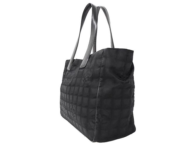 Timeless Borsa a mano Chanel in nylon nero - vista 4