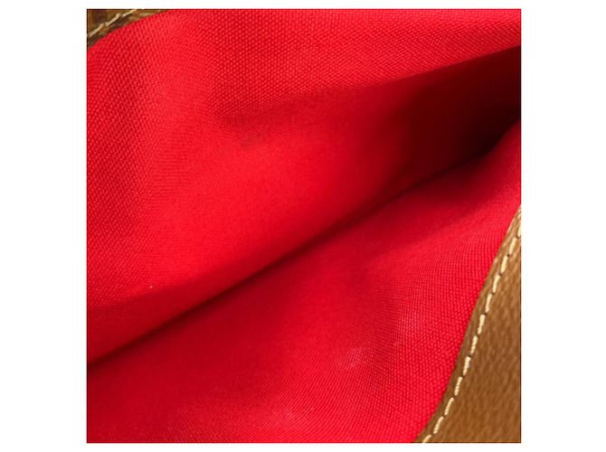 Bolso Louis Vuitton Monogram Reverse Giant OnTheGo EW Roja - vista 10