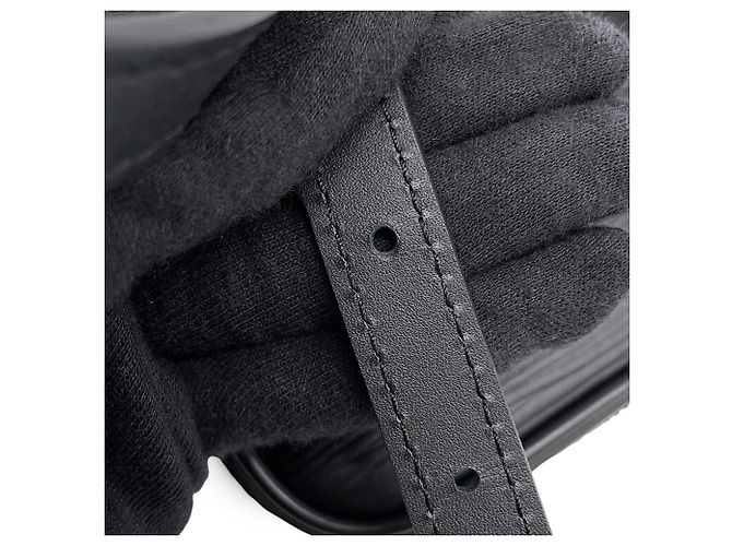 Borsa a tracolla Louis Vuitton Epi Danube PM Nero - vista 13