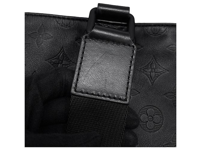 Borsa Sling Louis Vuitton Monogram Shadow Chalk Nero Monogramma - vista 10