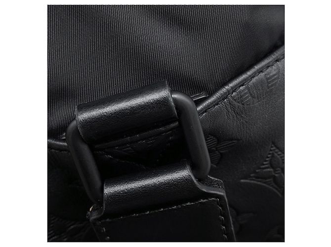 Borsa Sling Louis Vuitton Monogram Shadow Chalk Nero Monogramma - vista 11