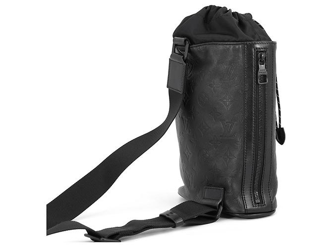 Borsa Sling Louis Vuitton Monogram Shadow Chalk Nero Monogramma - vista 3