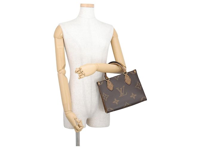 Borsa Louis Vuitton Monogram Reverse Giant OnTheGo PM Rosso - vista 4