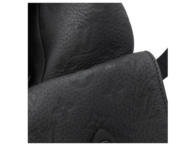Borsa Louis Vuitton Monogram Taurillon Christopher PM Nero Monogramma - vista 7