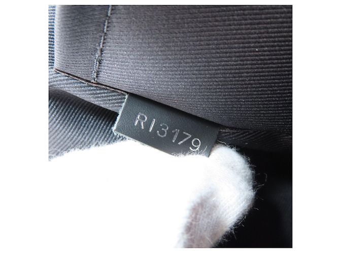 Borsa a tracolla Louis Vuitton Odyssée Messenger PM Nero - vista 7