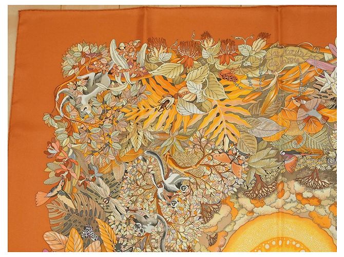 Foulard di seta Hermès Au Coeur de la Vie 90 cm - Arancione/Marrone Rosa Bianco D'oro Verde - vista 3
