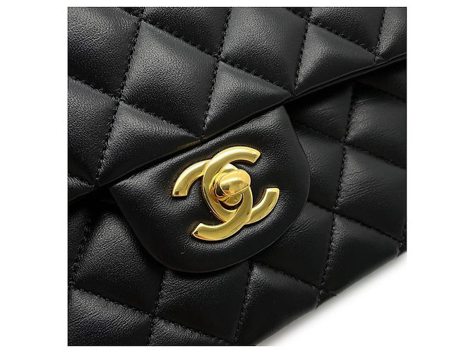 Borsa a tracolla con catena Chanel Matelasse in pelle d'agnello Nero - vista 13