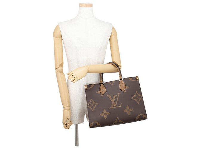 Borsa Tote Louis Vuitton Monogram Reverse Giant OnTheGo MM Marrone - vista 4