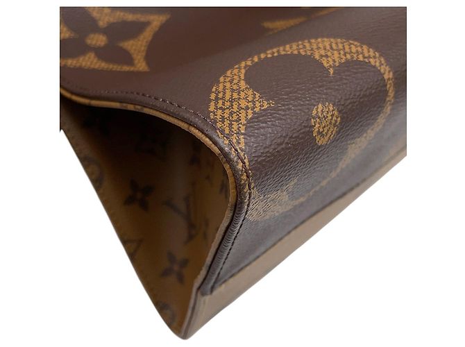 Borsa Tote Louis Vuitton Monogram Reverse Giant OnTheGo MM Marrone - vista 9