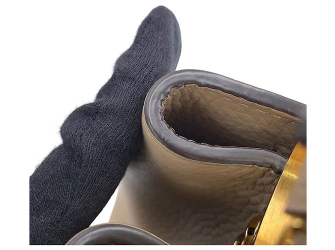 Borsa Louis Vuitton Capucines PM - vista 9