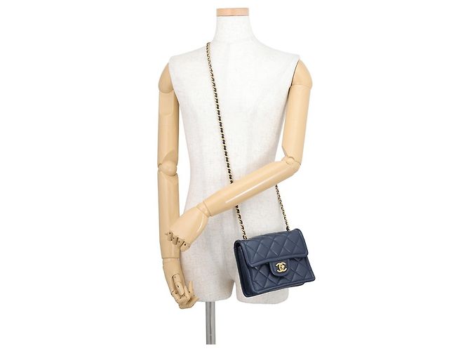 Borsa a tracolla Chanel Mini Matelassé con catena Blu navy - vista 4
